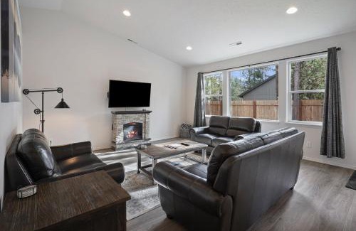 Oregon Water Wonderland House | Four Seasons Retreat