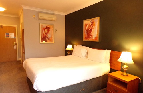 Brent Knoll House | Fox & Goose Inn