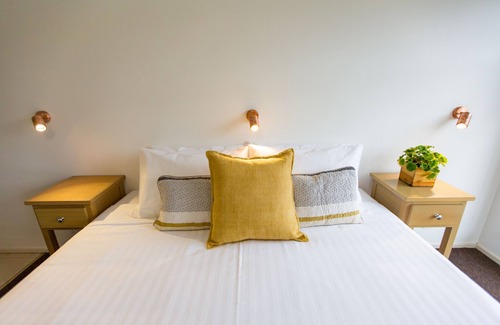 Kilmore Hotel | Fox on the Run - Motel Kilmore