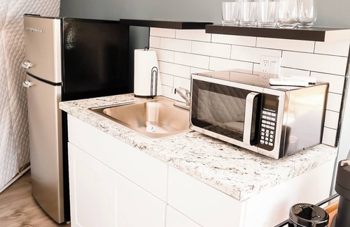 Eureka Springs Apartment | Fox Wood Dome with Indoor Jacuzzi , built-in hammock and Mountain Views only 15 minutes from downtown Eureka Springs and 8 minutes from Beaver Lake.