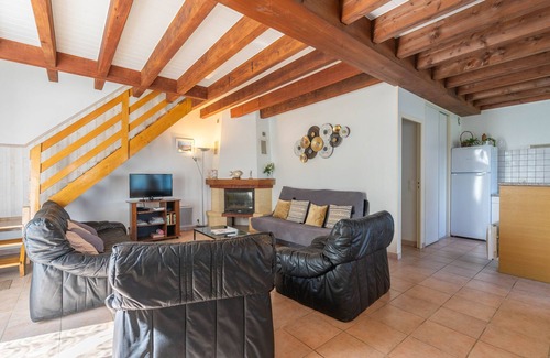 La Gripperie-Saint-Symphorien House | House 'Gite Aix Indoor Pool' with Shared Garden and Wi-Fi