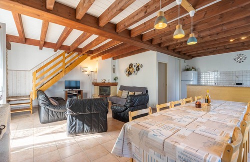 La Gripperie-Saint-Symphorien House | Group Gîte with Indoor Pool, Private Terrace, Private Garden and Wi-Fi