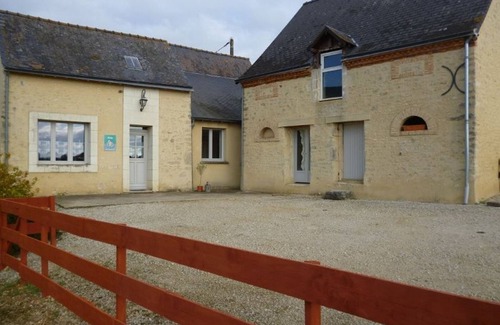 Saint-Christophe-en-Champagne Cottage | Cozy Gîte with Private Bathrooms, Terrace, and Garden near Le Mans - Sleeps 8