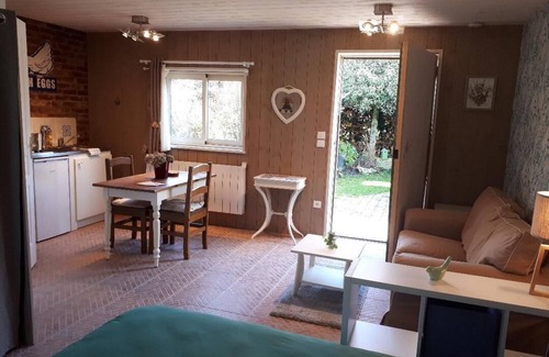 Saint-Sylvestre-de-Cormeilles House | Tara, guest studio in the countryside with kitchenette