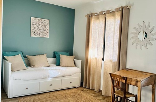 Faverolles Bed & Breakfast | Cozy room with en-suite, access to heated pool and unlimited Wi-Fi