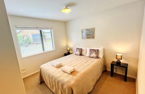 Franz Josef Glacier House | Franz Alpine Retreat- Cottage