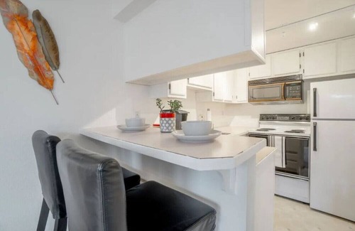 Lower Queen Anne Condo | Free Parking | City Views | Walk Score: 96