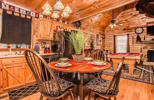 Trappers Ridge Cabin | Free Tickets | Private & Secluded, Wood Fireplace, Hot Tub, Fire Pit, Grill