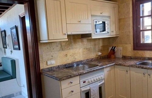 Montana Roja Villa | FREE WIFI, BBQ, UKTV & minutes to fantastic restaraunts of Faro Park