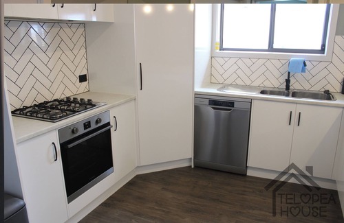 Mount Gambier House | Fresh, comfortable & modern 3 bedroom home - Telopea House.