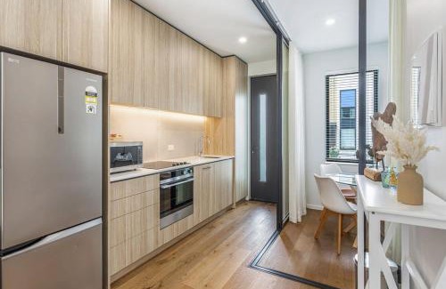 Grey Lynn Apartment | Fresh Grey Lynn 2BR unit w Patio by Zodiak Stays