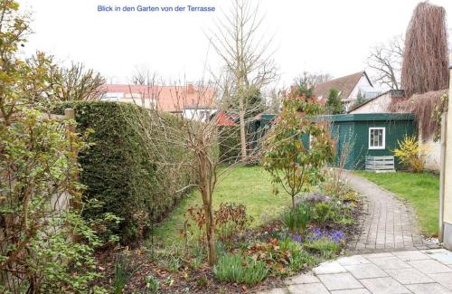 Neubrandenburg Apartment | Freundliche Wohnung mit Parkplatz und Terrasse