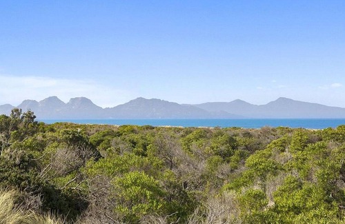 Dolphin Sands House | Freycinet Vista - Secluded beachside retreat