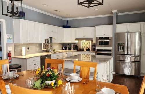 Inman House | Frog Haven on Lake Bowen