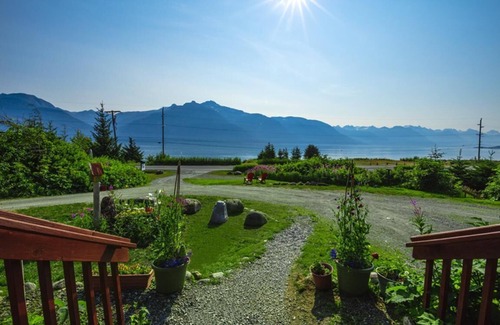Haines Condo | Front Room Lynnview Lodge