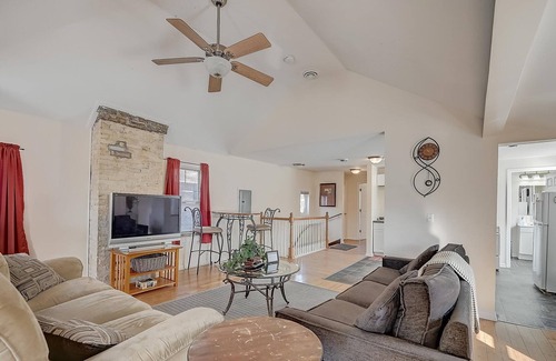 Lower East Side Apartment | FRONTDESK 1600 N Jackson St Apts Lower East Side Milwaukee