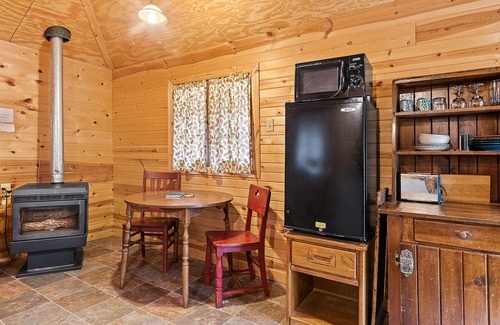 Cheyenne Crossing Cabin | Frontier Cabin With Hot Tub On Spearfish Creek