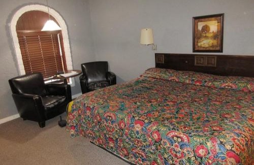 Cuba Hotel | Frontier Motel