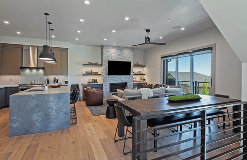 Park City House | Frostwood Retreat I Sleeps 14 | Pool Table & Private Hot Tub | Shuttle to Gondola