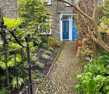 Flushing House | Fuchsia Cottage