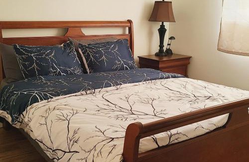 Windsor Villa | Full house, 3 BDR, 2WR, free Parking , extra beds