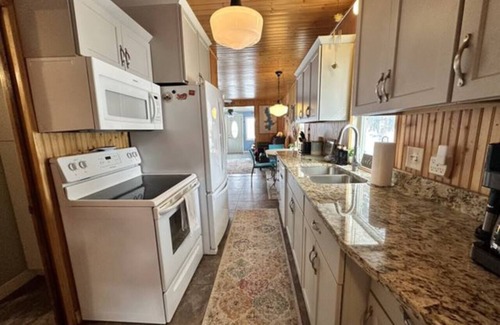 Orleans House | Full Kitchen,FamFriendly,Near Big Spirit Lake