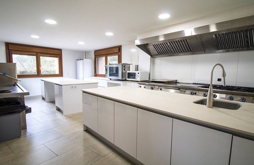 El Rasillo de Cameros Cottage | (FULL Rental) El Patio de la Morera 16-26 pax, garden, barbecue, pets