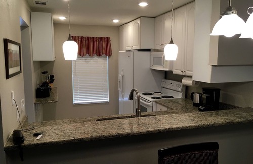 Bay Towne East Condo | Fully appointed, Walk To Bay And Park, Pet Friendly