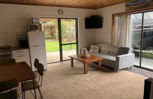 Kaeo Apartment | Fully Equipped 4 Brm Bach, Perfect for Relaxing, Only Metres to the Water