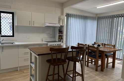 Brooms Head House | Fully renovated traditional beach cottage opposite ocean