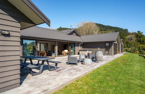 North Island House | Fun and Falls Haven - Mangakino Holiday Home