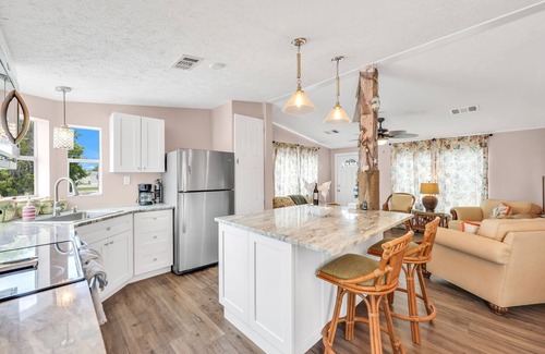 Biggar House | Fun Beach House-Less than 5 miles to the beach!