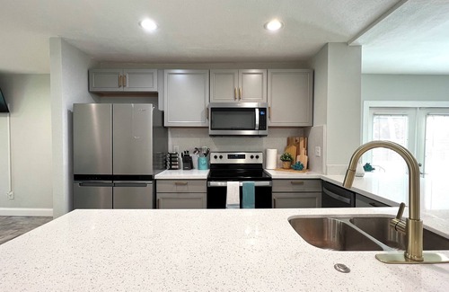 Melbourne House | Fun & Relax Home-Melbourne 6 Bed/2Bath 10 Sleeps