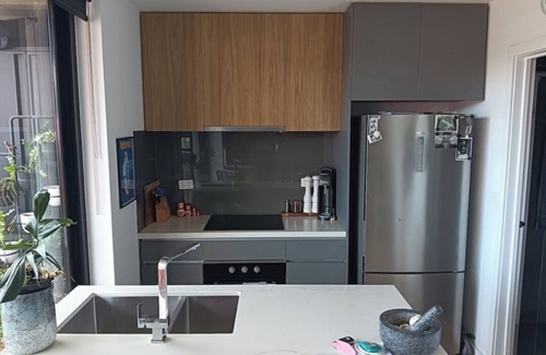 Preston Apartment | Funky 1 Bedroom/studio in awesome Preston. Very close to Tram and Trains