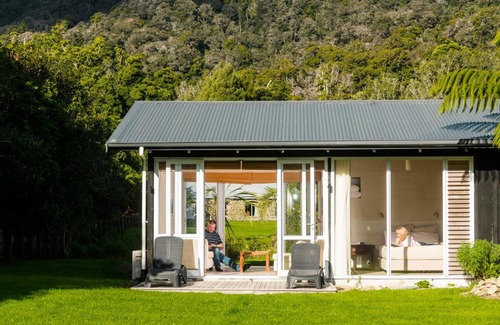 Furneaux Resort | Furneaux Lodge