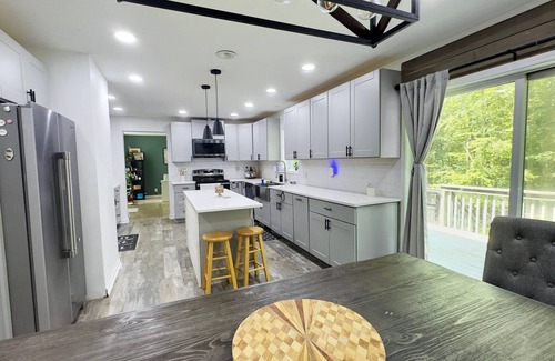 East Stroudsburg House | Furnished 2BR w/Big Kitchen, Office, Fast Wi-Fi, Pet-Friendly & Great TV