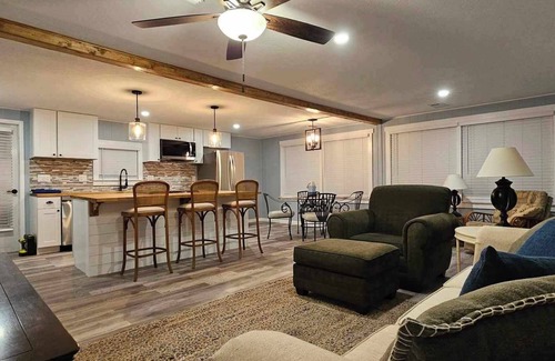 Palmetto House | Furnished and Updated 2 bed 2 baths in Colony Cove, Ellenton, FL