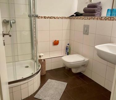 Elmshorn House | Gästehaus Vigliarolo gewerblich Jedes Zimmer eigenes Bad Gemeinschaftsküche