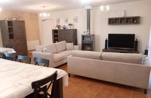 Mesples House | Gîte Éco Responsable en Allier avec Wifi - FR-1-489-484