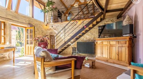 Antully House | Gîte 2 La grange des hirondelles 3 lits doubles 6 adultes situé entre Bourgogne MORVAN et Vignoble Maison entière labellisée à Gîte de France sous 71 G 2005 labellisé 3 épis - Loft grand volume dans corps de ferme rénovée ANTULLY chez MAYMARD Yannick
