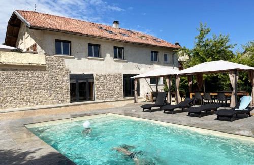 Ordonnaz House | Gîte 5 chambres piscine vue montagne