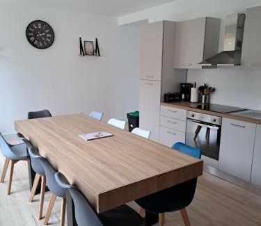 Haybes House | Gîte Ardennais 12 personnes "Le sachouliot"