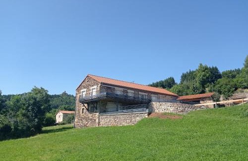 Saint-Privat-d'Allier House | Gîte authentique et confortable avec vaste terrain et vue imprenable à Saint-Privat-d'Allier - FR-1-582-478