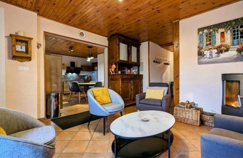 La Fagette House | Gîte avec terrasse privative et jardin fleuri à Saugues, tout inclus - FR-1-582-90