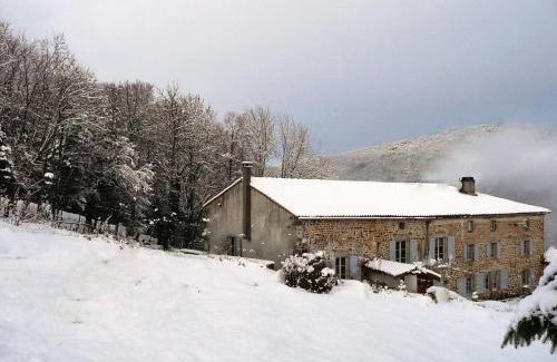 Sauvain House | Gîte chaleureux avec cheminée, espace jeux et animaux, proche nature et activités familiales - FR-1-496-315
