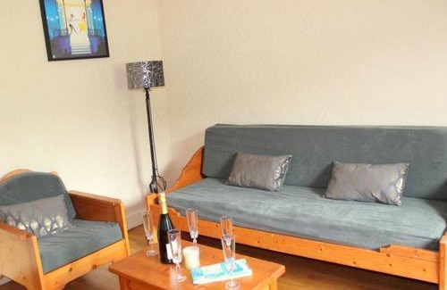 Lavoine House | Gîte chaleureux avec poêle à bois et jardin à Lavoine - FR-1-489-332