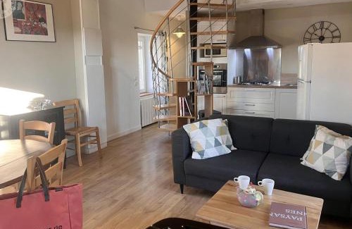 Saint-Andre-dʼApchon House | Gîte charmeur avec piscine, Wi-Fi & animaux admis - FR-1-496-143