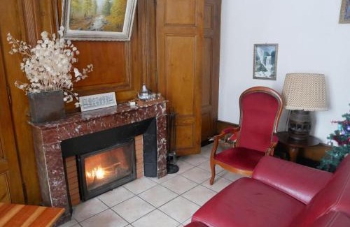 Marlhes House | Gîte de Caractère du XIIIe Siècle avec Cheminée et Jardin, Proche Sentiers - FR-1-496-55