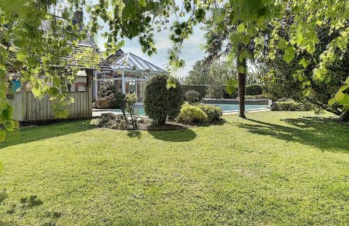Vains House | Gîte de charme "La Maison Saint-Leonard" avec piscine, SPA, vue sur le Mont Saint-Michel