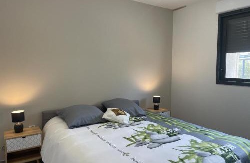 Couzon House | Gîte de charme rénové avec piscine chauffée à Couzon - FR-1-489-471